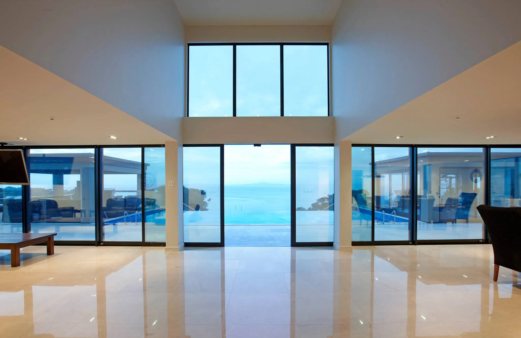Balboa House cliff-top interior with infinity pool and floor-to-ceiling glazing, Auckland