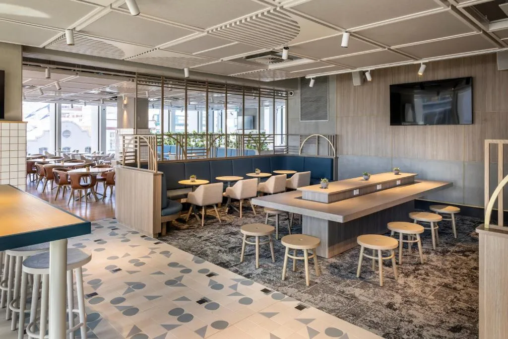 Holiday Inn Express — Albert Street, Auckland, detail 4